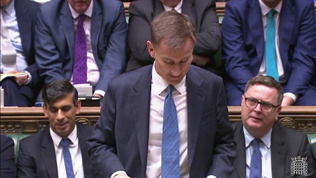 <p>Jeremy Hunt takes ‘copy and paste’ swipe at Rachel Reeves during autumn statement.</p>